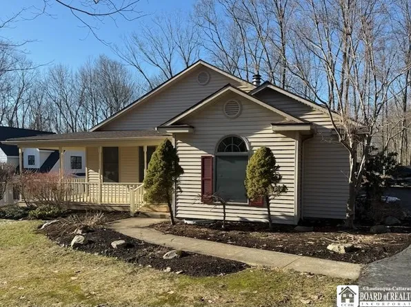 5480 Scandia Dr, Bemus Point, NY 14712