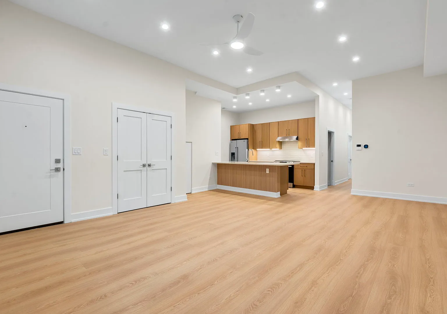2 bed, 4.0 bath, 1250 sqft, $4,000 — Photo 2