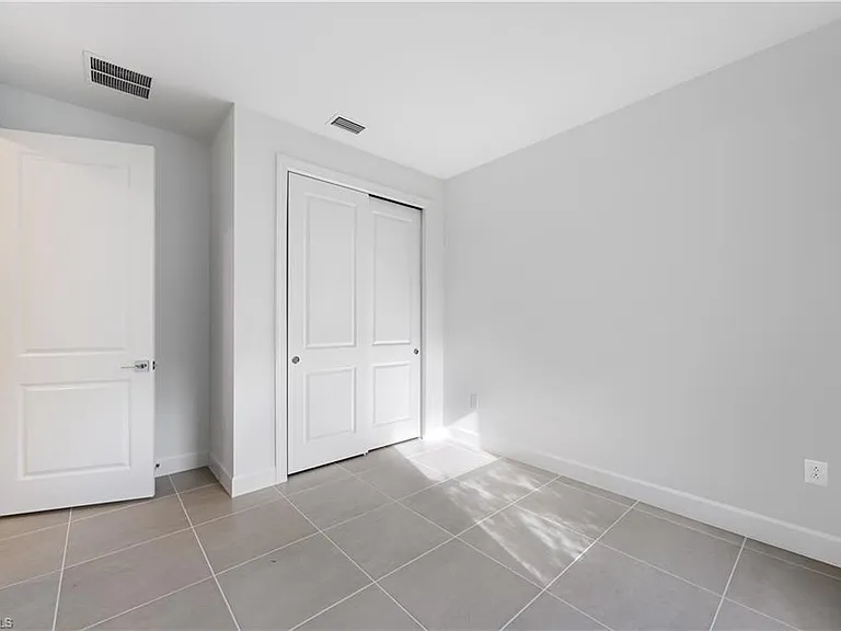 19218 Hinkley Dr — Photo 14