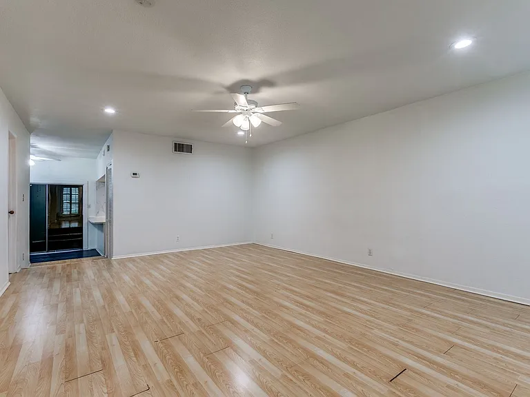 8123 Scottshill — Photo 4