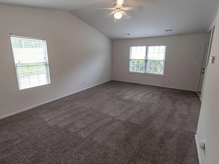 3306 E Saint Charles Rd — Photo 5