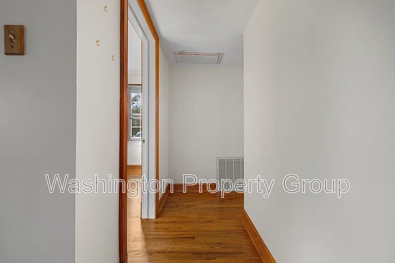 1 bed, 1.0 bath, 642 sqft, $1,950 — Photo 2