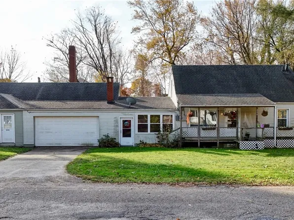 224 Tower St SW, Beach City, OH 44608