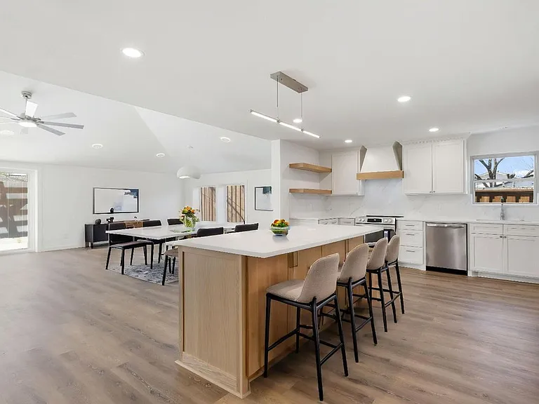 3616 Woodleigh Dr — Photo 4