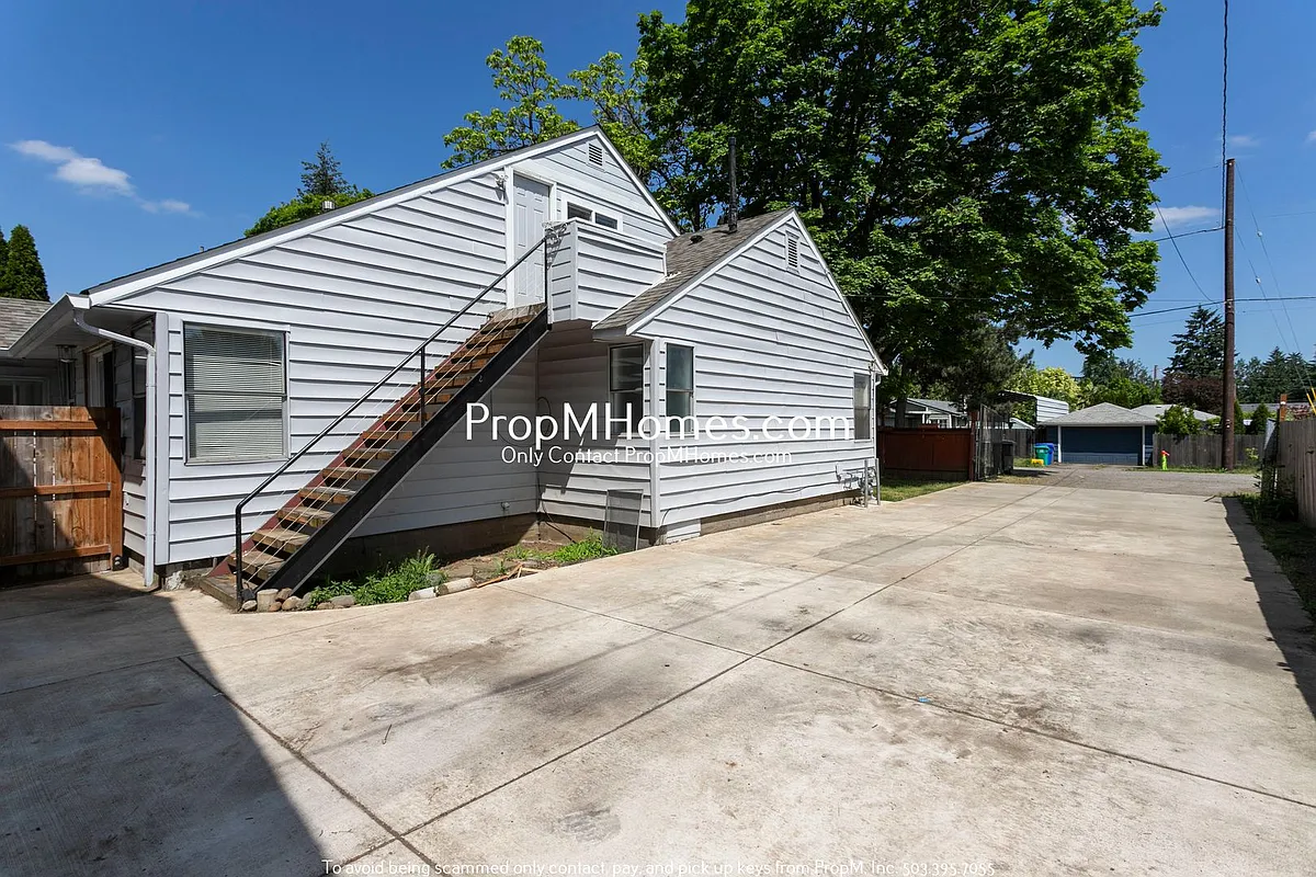 Building Photo - 7307 SE 76th Ave #B