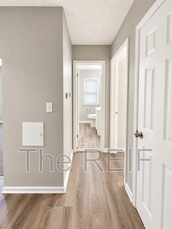 3 bed, 2.0 bath, 1035 sqft, $1,550 — Photo 3