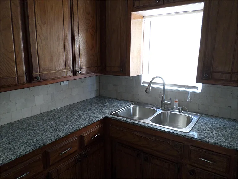 335 SE 44th St — Photo 10