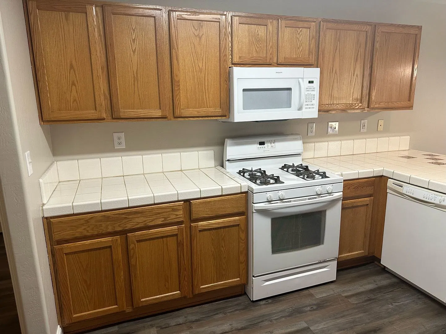 2216 E Arlen Ave - 3 Bedroom 2 Bath - Office Nook - Visalia — Photo 4