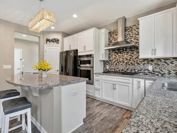 524 Aidan Cv, Eagan, MN 55123
