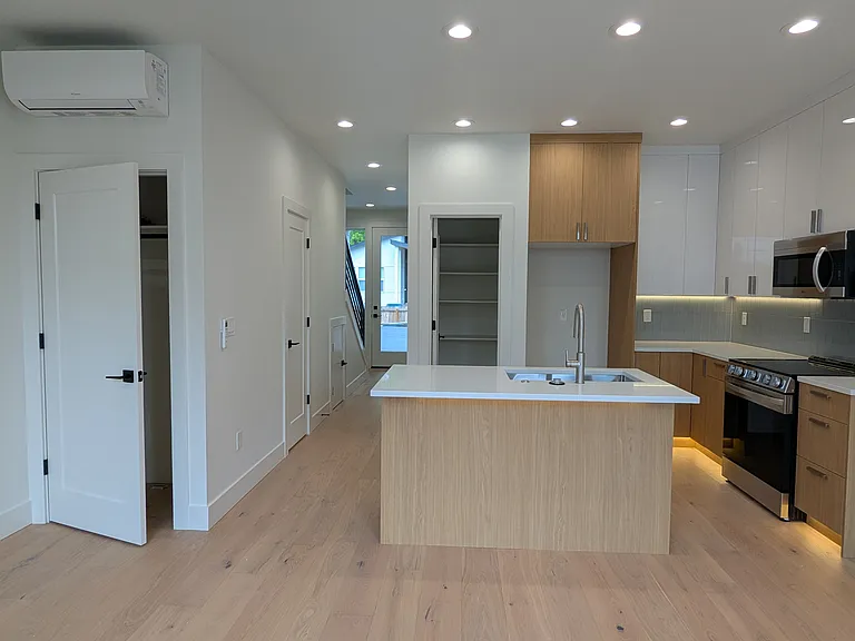 5041 SE King Rd #B — Photo 8