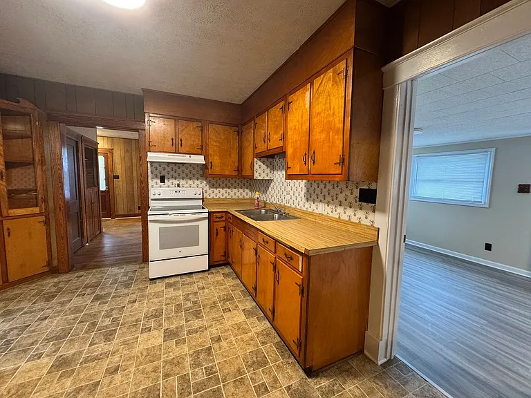 240 Lynbrook Rd — Photo 12