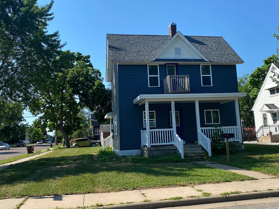 1921 Emery St