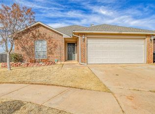 623 SW 38th Pl, Moore, OK 73160