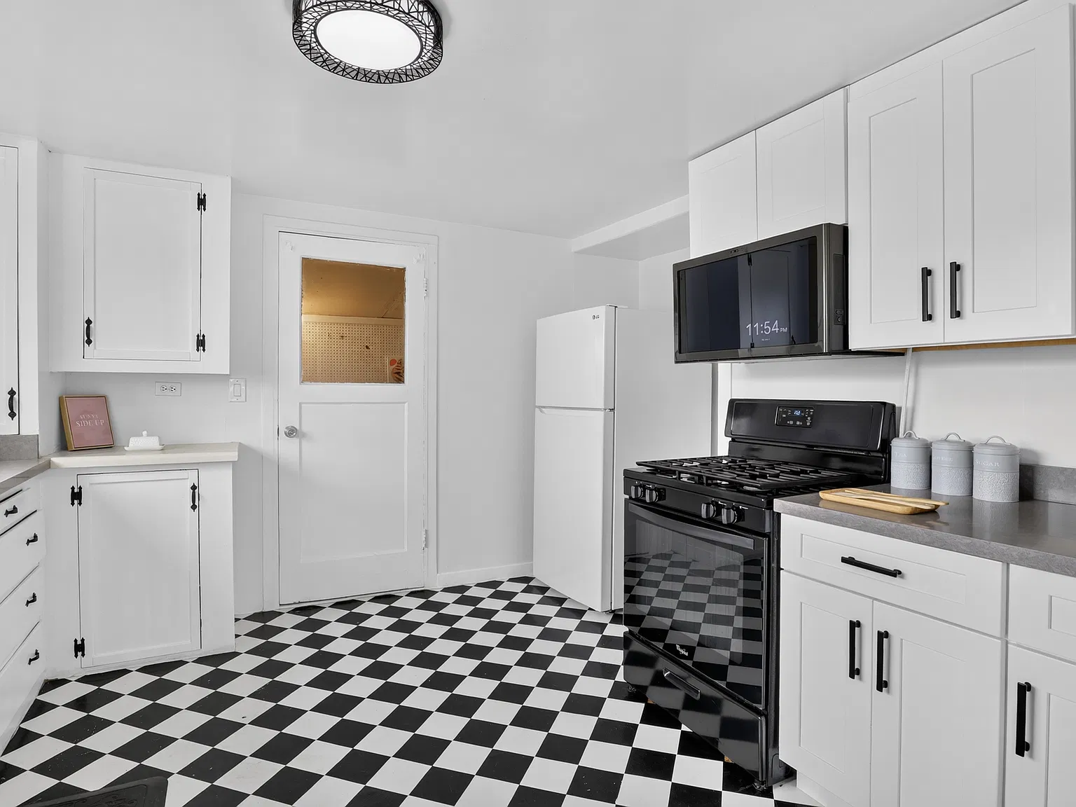 18473 Apricot Way — Photo 4