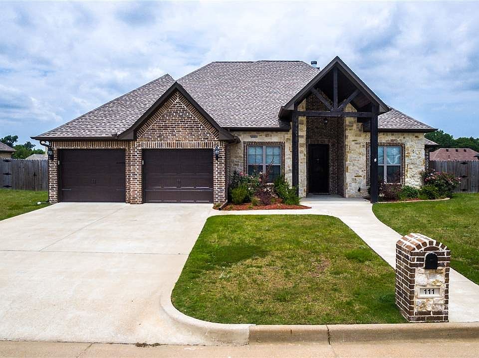 1st image of 111 New Braunfels Ln