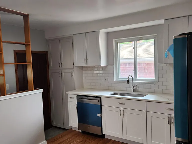 1704 Rowland Ave — Photo 14