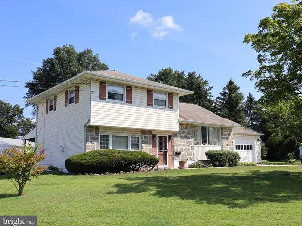 2208 Hope Ln, Cinnaminson, NJ 08077