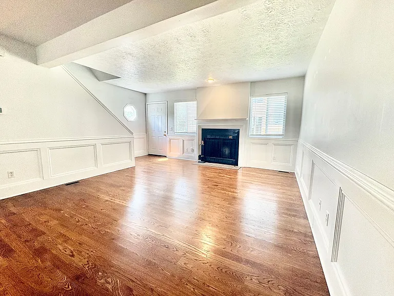 4420 Jarboe St — Photo 5