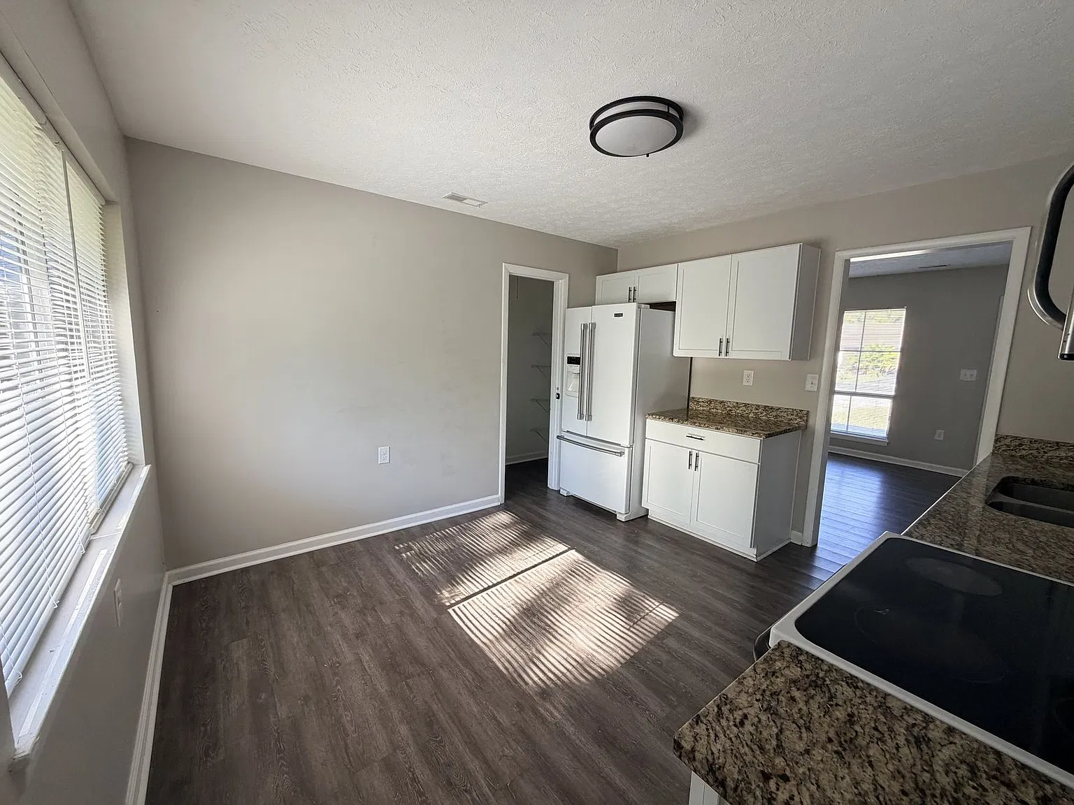 3 bed, 925 sqft, $1,700 — Photo 4
