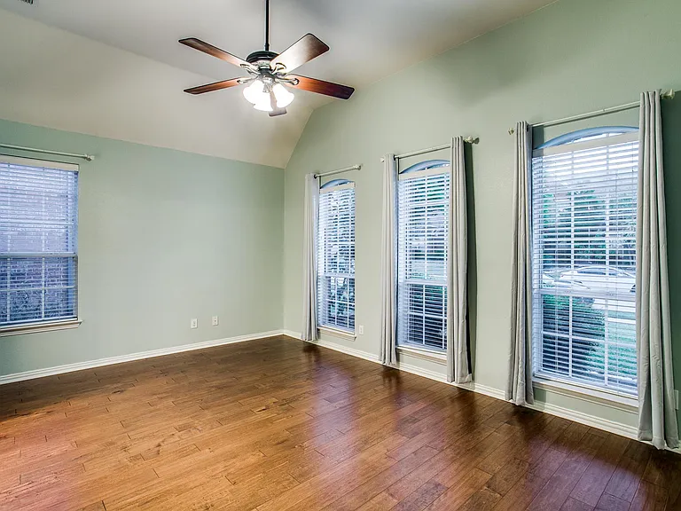 302 Walnut Grove Ln — Photo 9