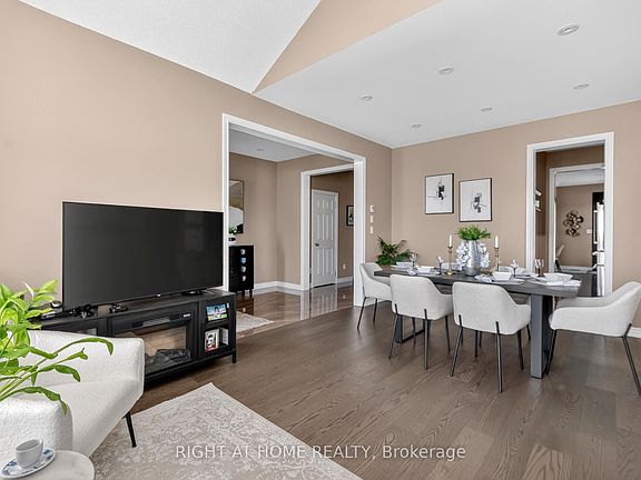 5th image of 80 Sharpe Cres