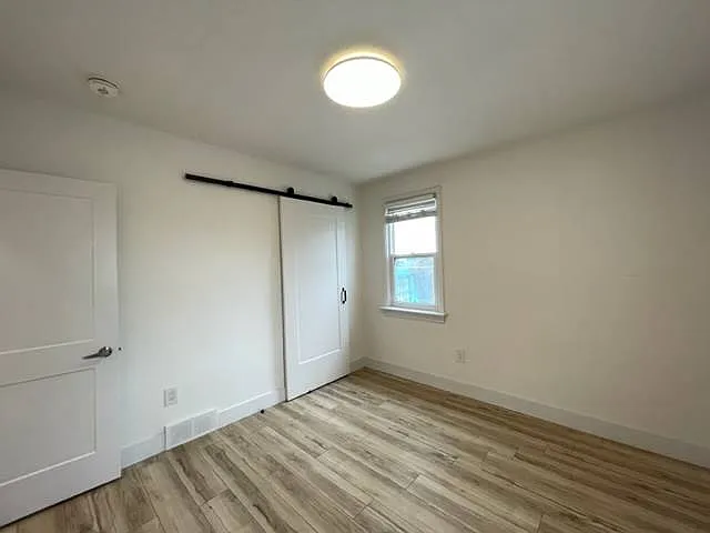 420 Courtland Ave E #1 — Photo 3