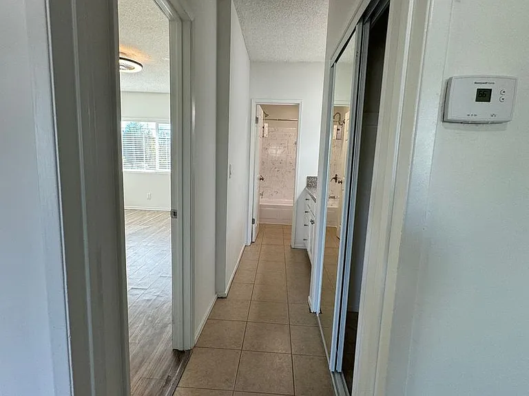 15925 Victory Blvd — Photo 8