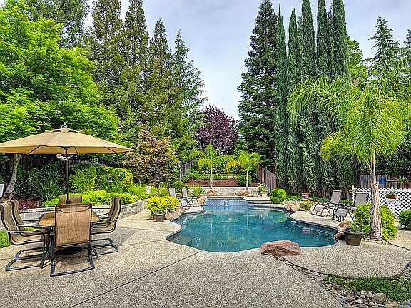 2nd image of 217 Luna Cir