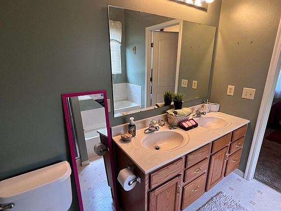 3rd image of 4261 Endeavor Dr Unit 204