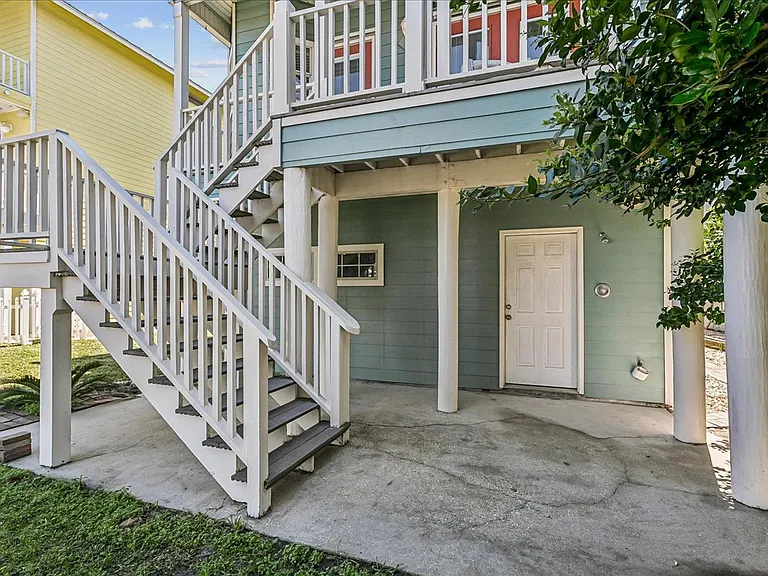 1070 Fort Pickens Rd — Photo 41