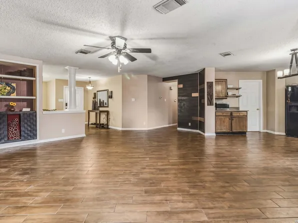10903 BRISTLE OAK DR, San Antonio, TX 78249