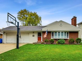 1101 W Pendleton Pl, Mount Prospect, IL 60056