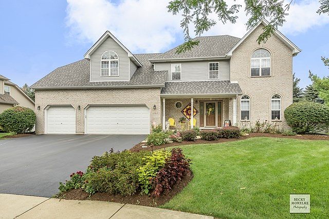 Beautiful home in highly desired Gates Creek Subdivision.  The furnace and A/C were new in 2011 and 