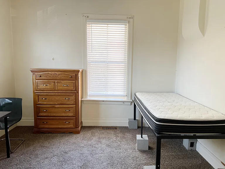 340 N 200 E — Photo 13