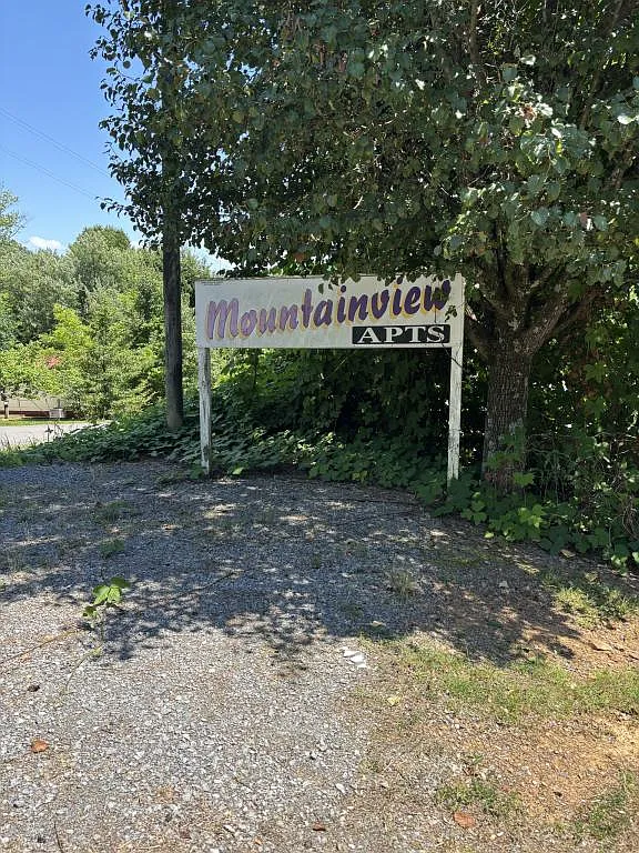 305 Farside Dr. Apt. #8 Rogersville, TN — Photo 2