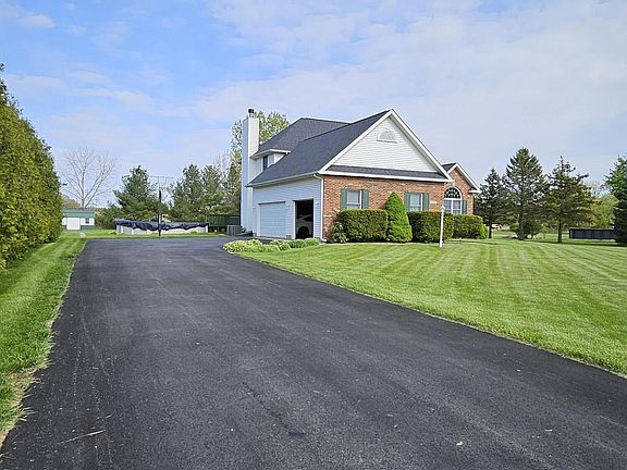 5th image of 213 Windy Oak Dr
