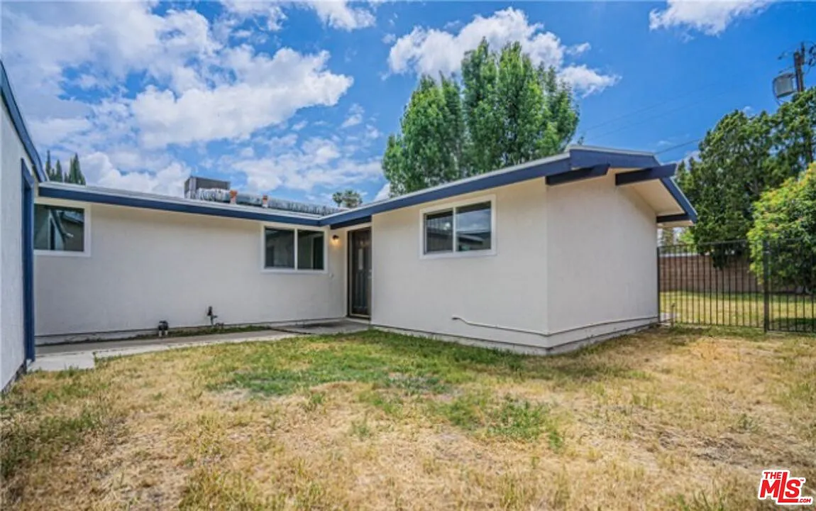 4 bed, 2.0 bath, 1648 sqft, $4,000 — Photo 4