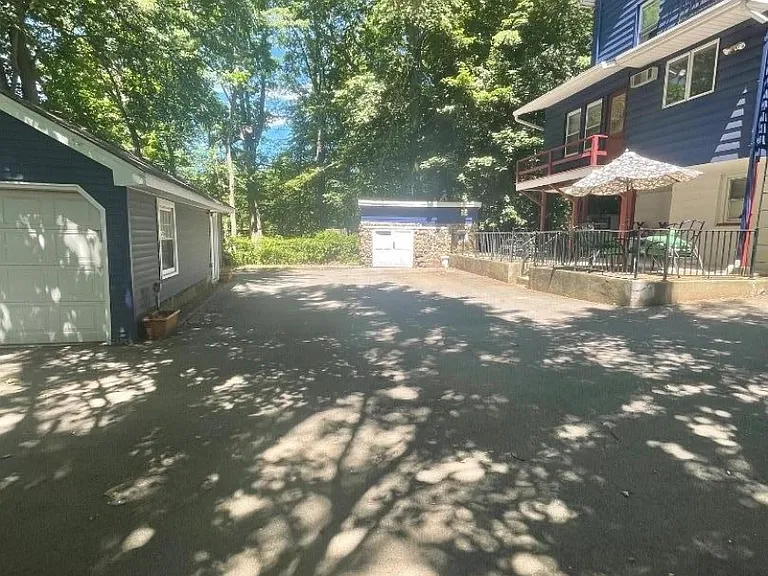 55 Garden Ave #1 — Photo 33