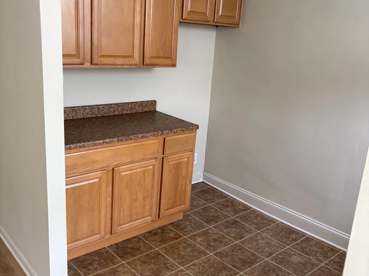 2 bed, 1000 sqft, $1,250 — Photo 3