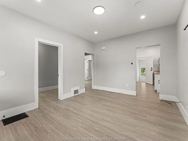 371 Curry Ave — Photo 10