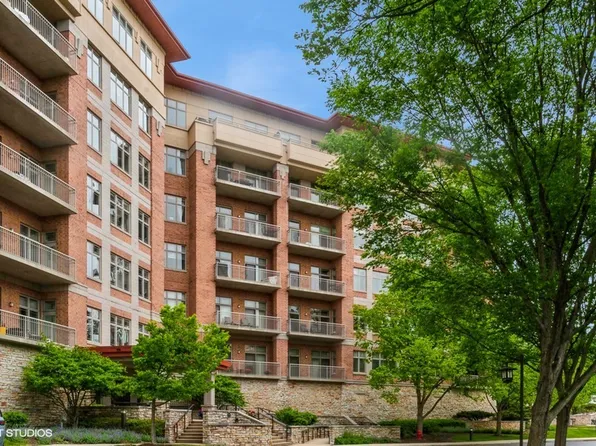 40 Prairie Park Dr APT 206, Wheeling, IL 60090
