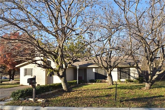 1st image of 216 W Willow Ln