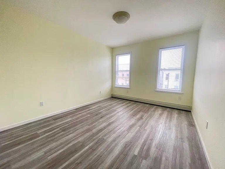 125 Bay 8 St #2A — Photo 9