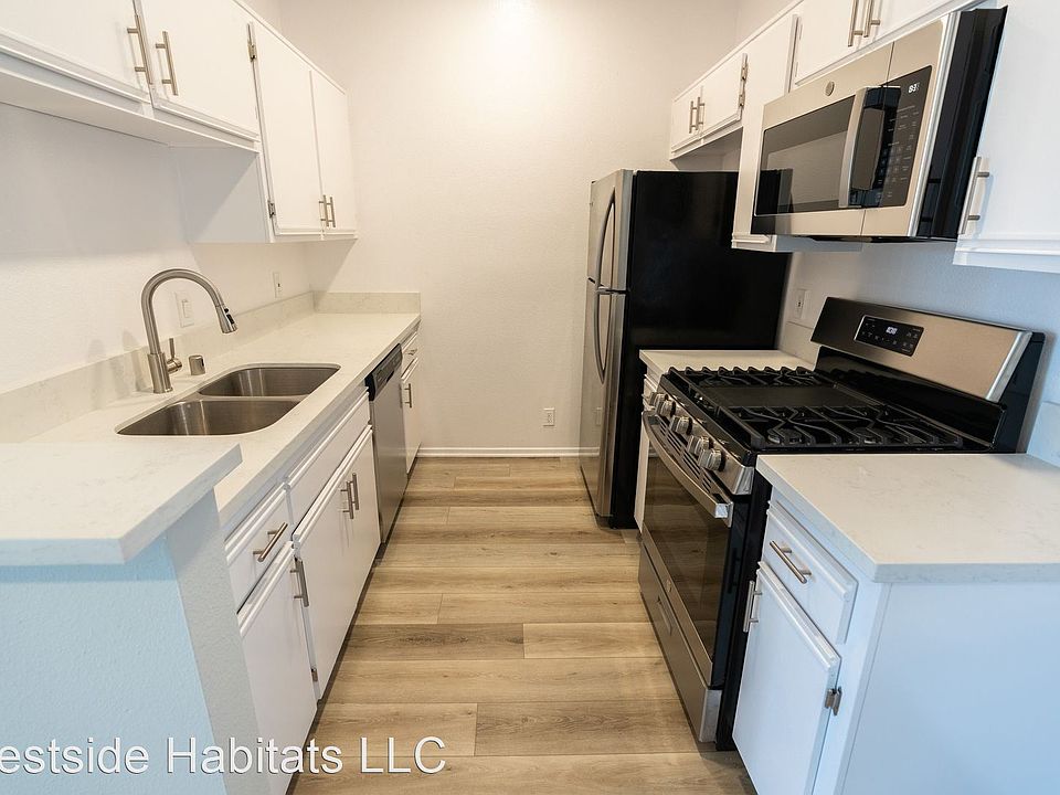1st image of 14900 Moorpark St APT 105