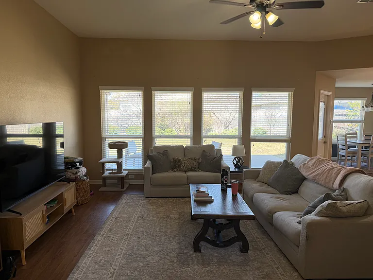 1126 Neuberry Cliffe — Photo 4