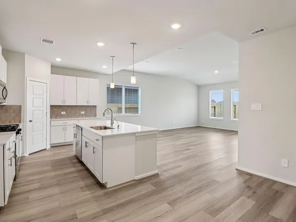 12030 Shining Lake Dr, Baytown, TX 77523