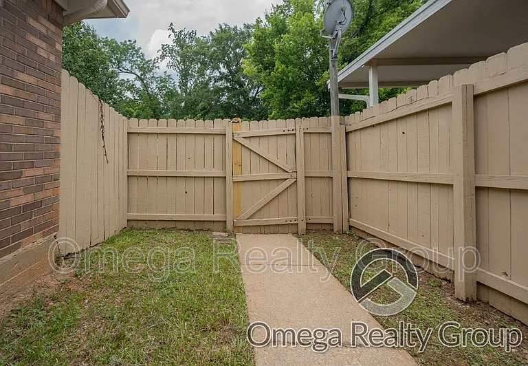 548 Hollow Wood Rd — Photo 6