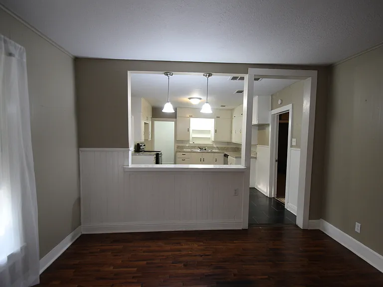 1415 W Crawford St — Photo 12