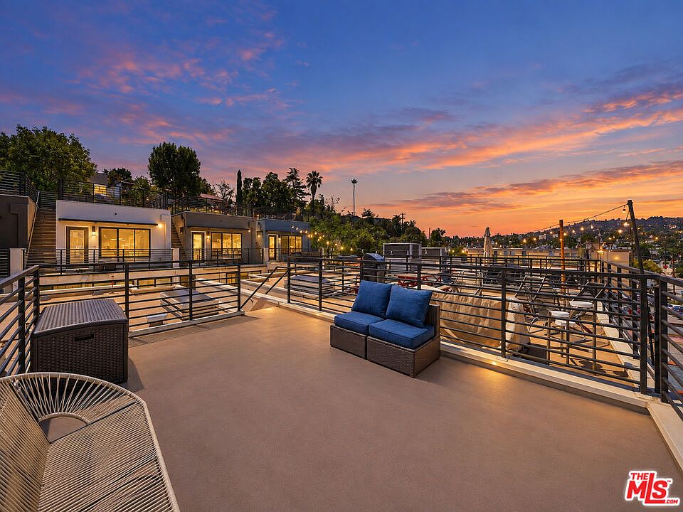 1st image of 2928 Rowena Ave #3