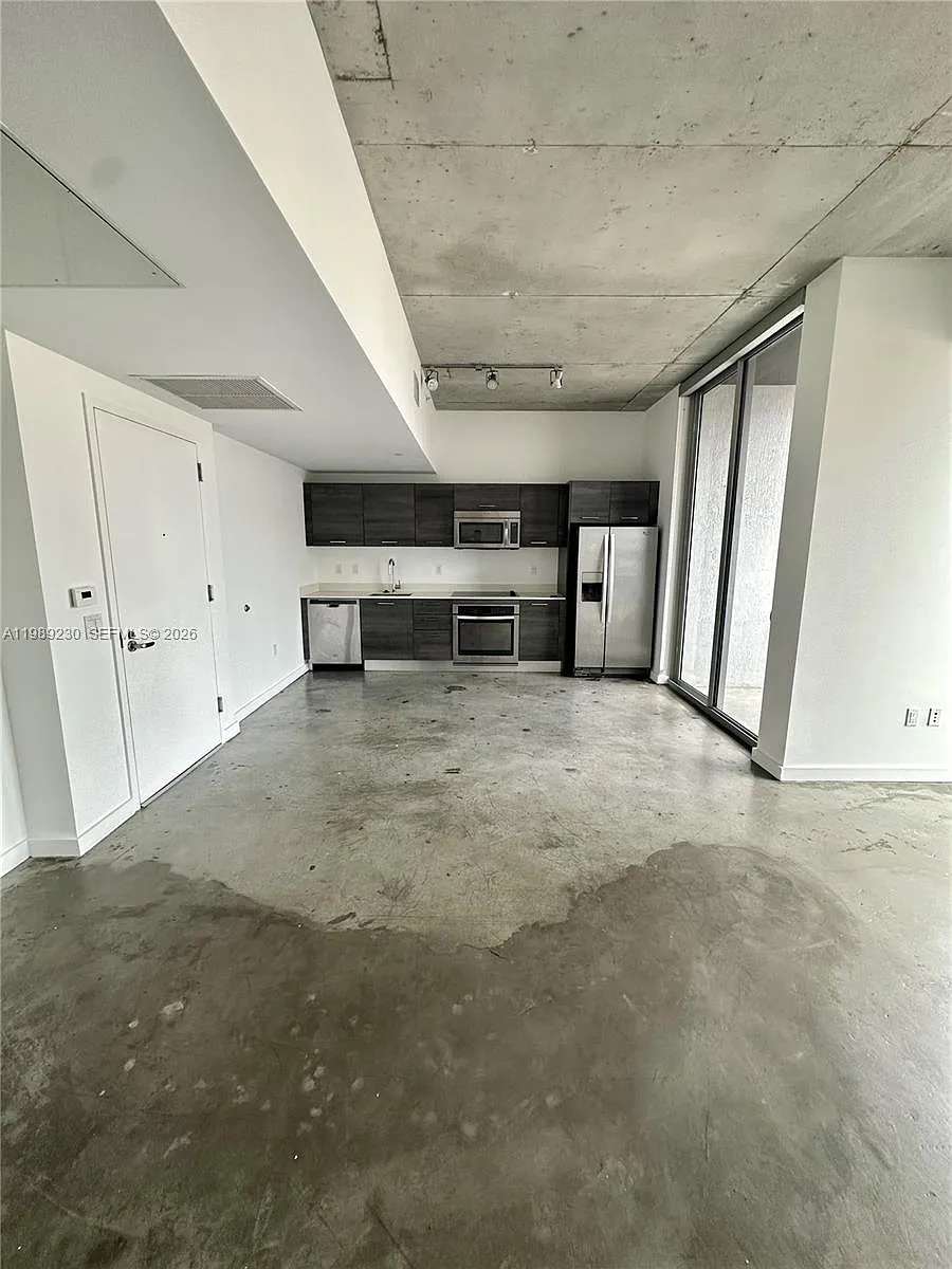 Building Photo - 151 SE 1st St #1608